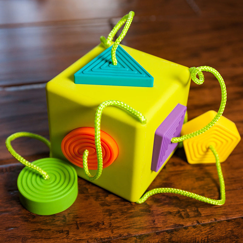 Fat Brain Toys Oombee Cube Table