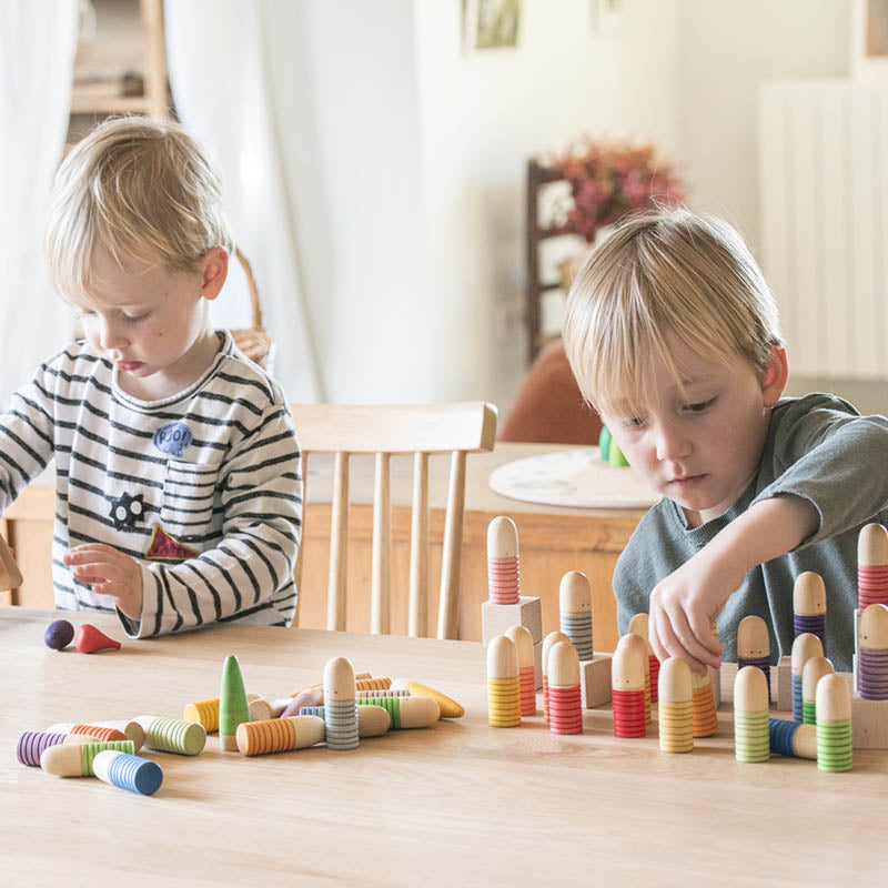 Grapat 18 Wooden Brots Lined Up Children Playing